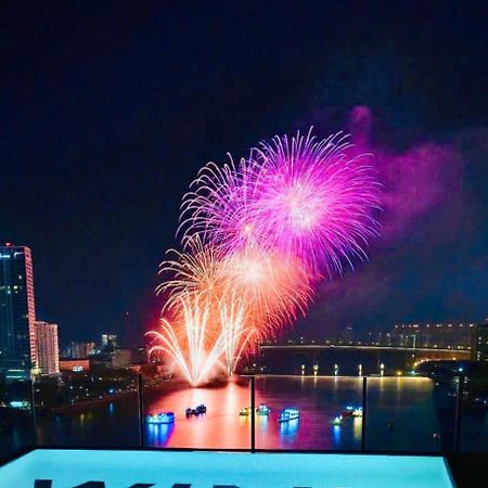 Wink Icon Hotel Danang Riverside - Luxury Suites - 24Hrs Stay & Rooftop Pool Bar Экстерьер фото