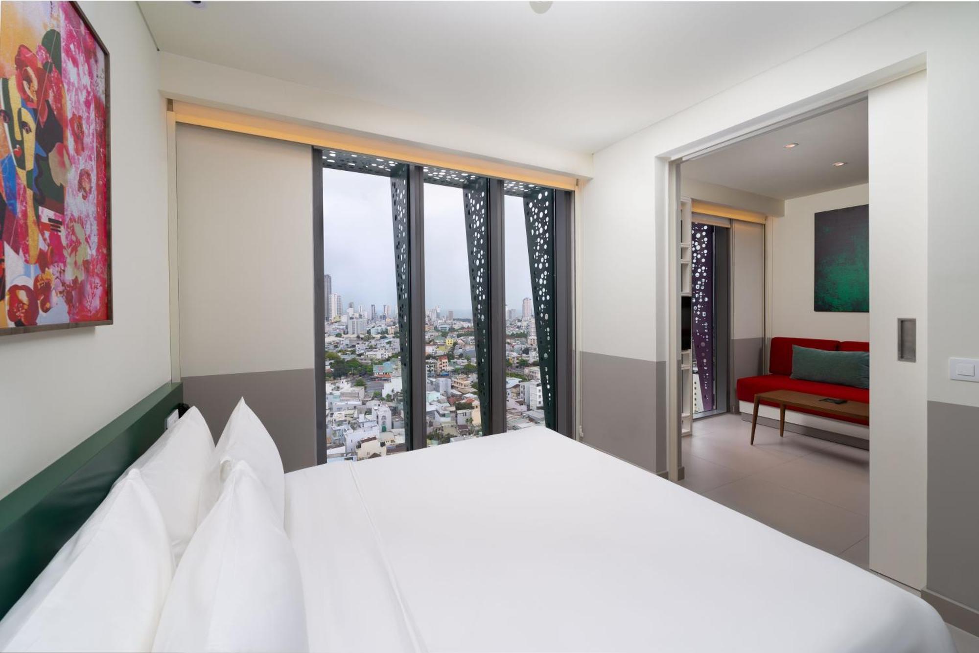 Wink Icon Hotel Danang Riverside - Luxury Suites - 24Hrs Stay & Rooftop Pool Bar Экстерьер фото