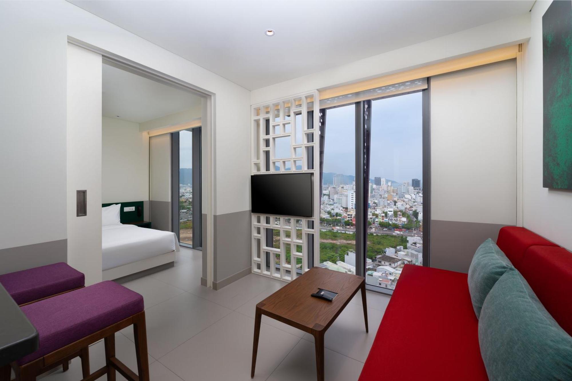 Wink Icon Hotel Danang Riverside - Luxury Suites - 24Hrs Stay & Rooftop Pool Bar Экстерьер фото