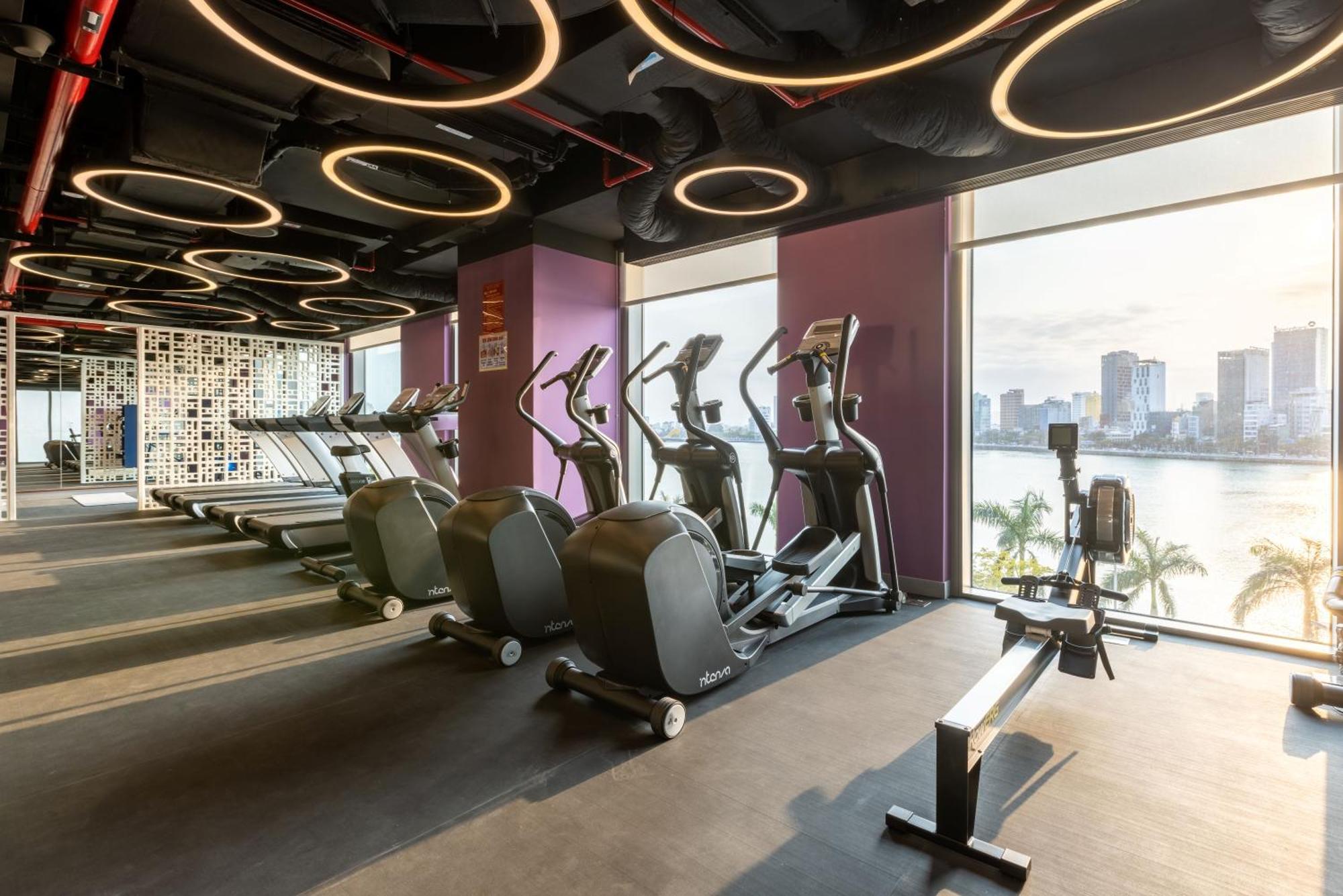 Wink Icon Hotel Danang Riverside - Luxury Suites - 24Hrs Stay & Rooftop Pool Bar Экстерьер фото