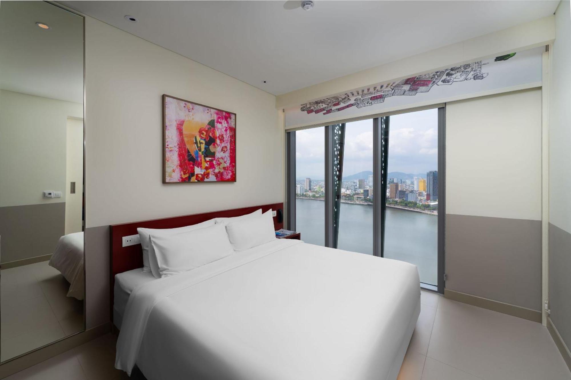 Wink Icon Hotel Danang Riverside - Luxury Suites - 24Hrs Stay & Rooftop Pool Bar Экстерьер фото