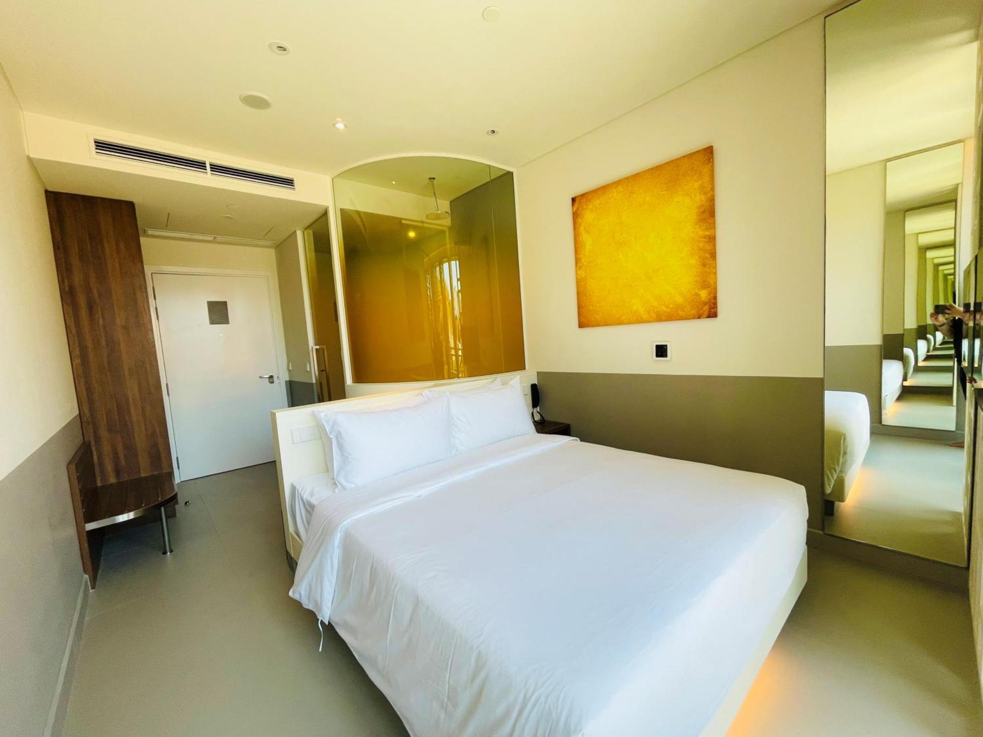 Wink Icon Hotel Danang Riverside - Luxury Suites - 24Hrs Stay & Rooftop Pool Bar Экстерьер фото