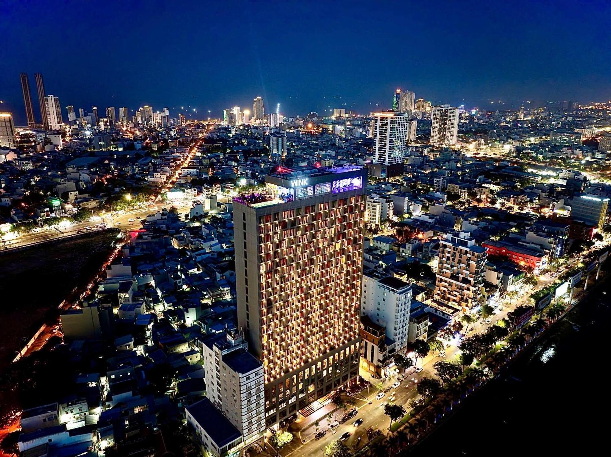 Wink Icon Hotel Danang Riverside - Luxury Suites - 24Hrs Stay & Rooftop Pool Bar Экстерьер фото