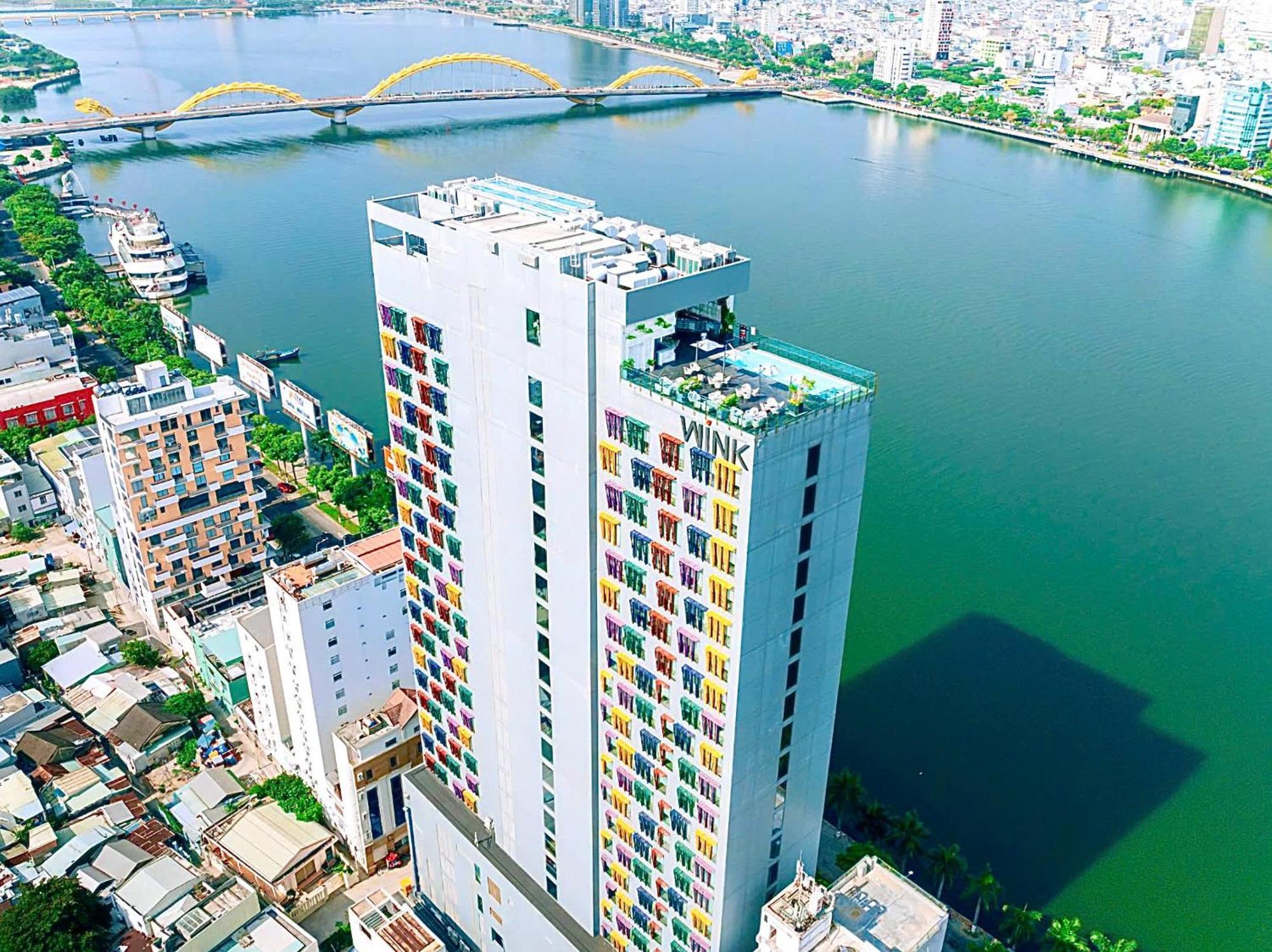 Wink Icon Hotel Danang Riverside - Luxury Suites - 24Hrs Stay & Rooftop Pool Bar Экстерьер фото