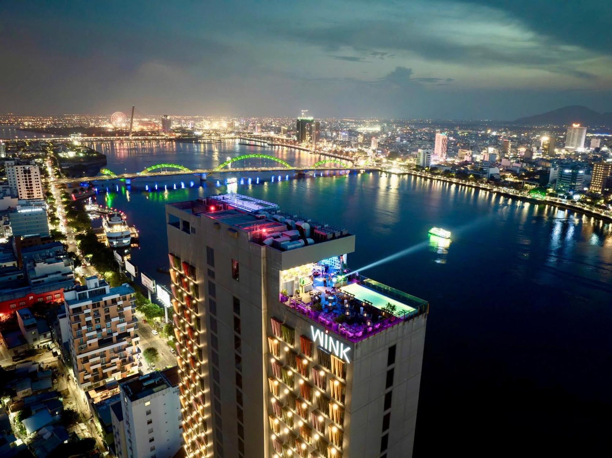 Wink Icon Hotel Danang Riverside - Luxury Suites - 24Hrs Stay & Rooftop Pool Bar Экстерьер фото