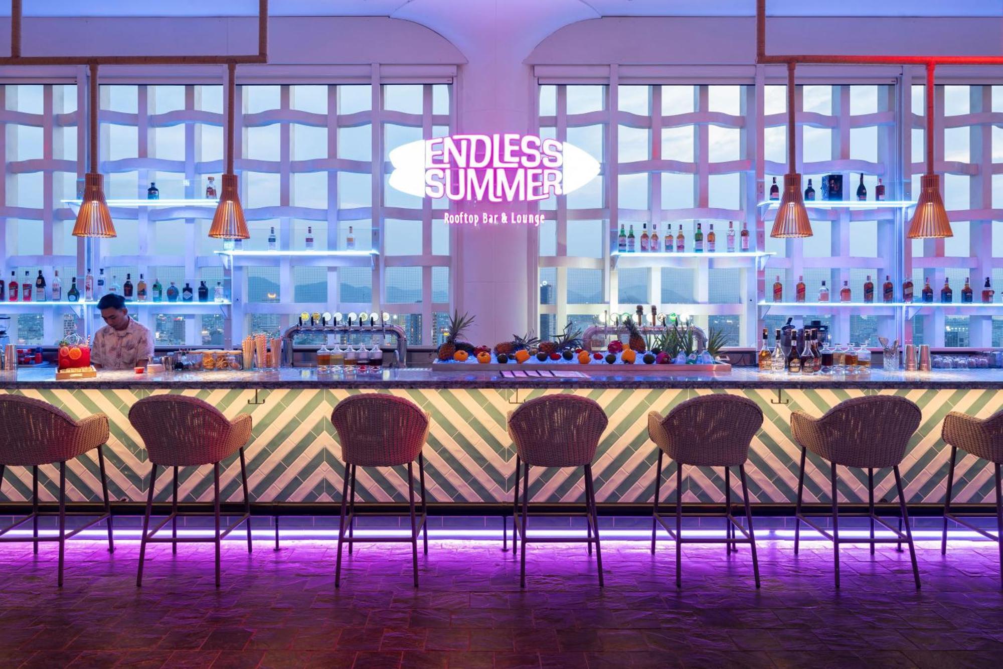 Wink Icon Hotel Danang Riverside - Luxury Suites - 24Hrs Stay & Rooftop Pool Bar Экстерьер фото