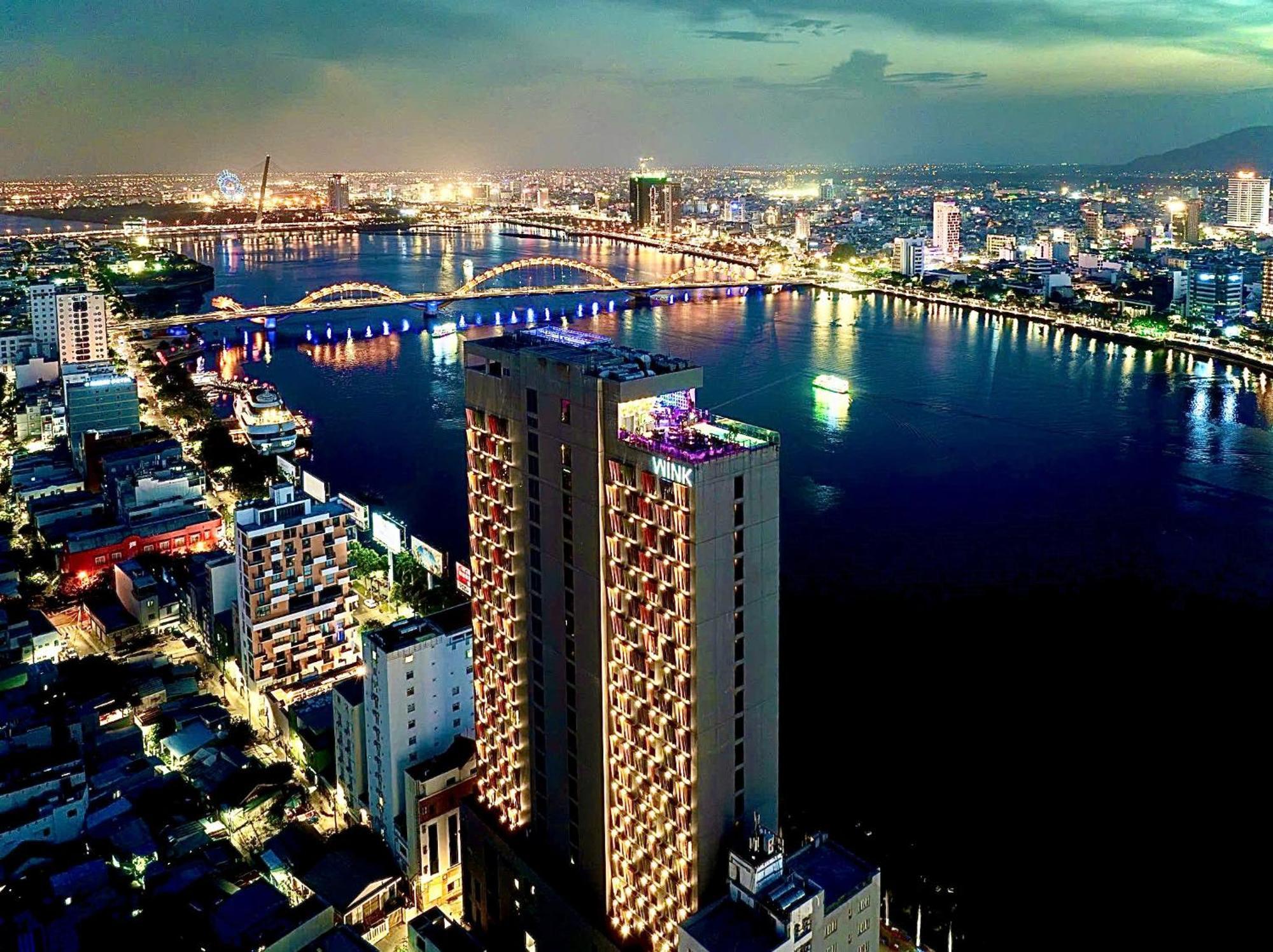 Wink Icon Hotel Danang Riverside - Luxury Suites - 24Hrs Stay & Rooftop Pool Bar Экстерьер фото